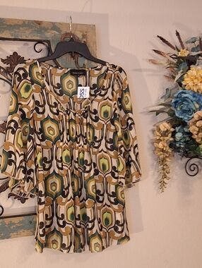 Design Works Olive & Teal Geometric Flutter-Sleeve Blouse. NWT Size Small